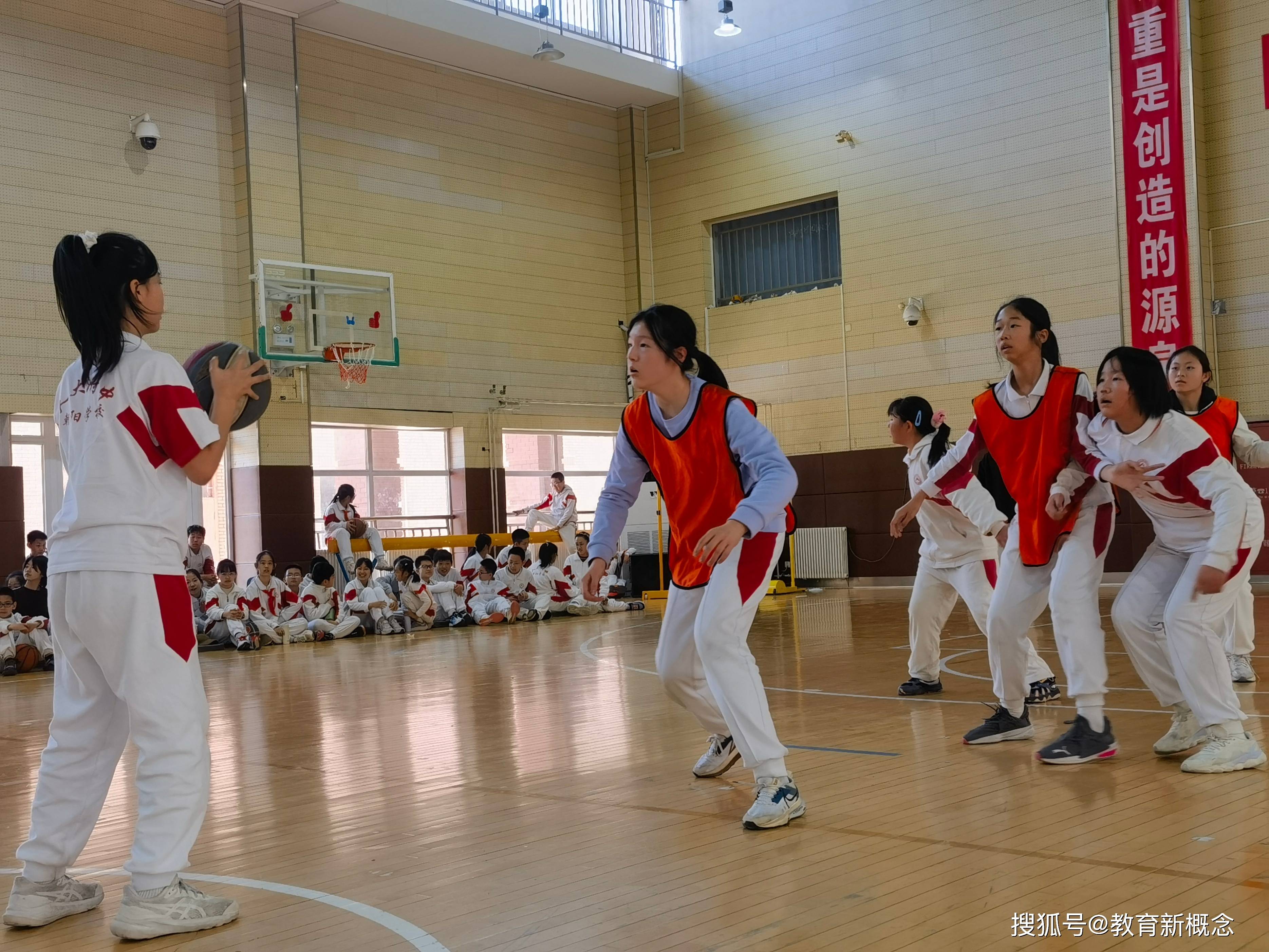 世俱杯冠军-青年篮球赛事决赛打响,青年队摩拳擦掌的简单介绍