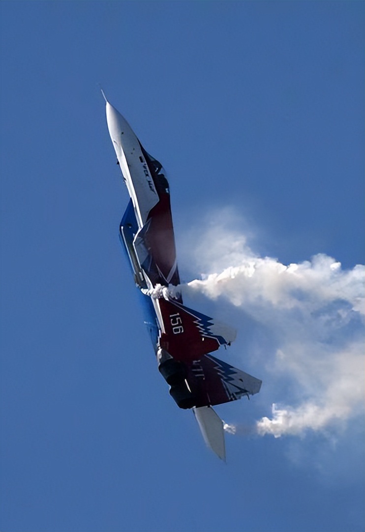 空中对决场面激动人心真金不怕火炼毅力更胜的简单介绍 空中对决场面激动人心真金不怕火炼毅力更胜的简单介绍
