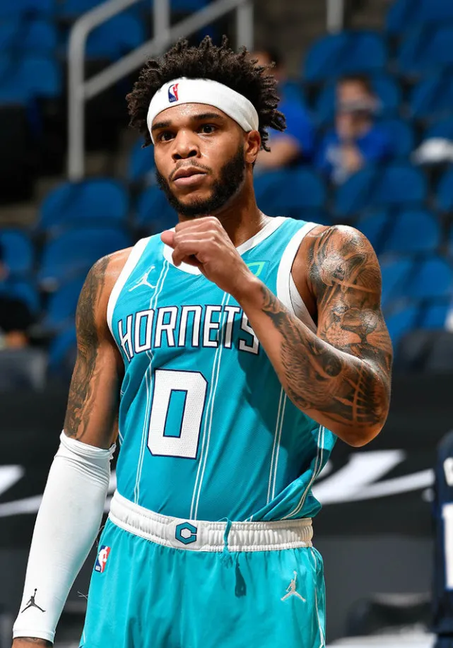 快船险胜黄蜂,路威延续火热状态的简单介绍 快船险胜黄蜂,路威延续火热状态的简单介绍