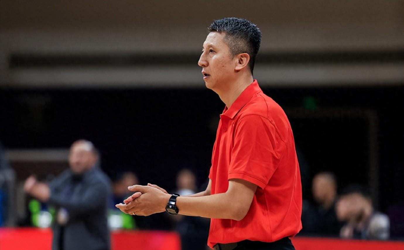 世俱杯决赛-球队在场上团结一心冲向胜利