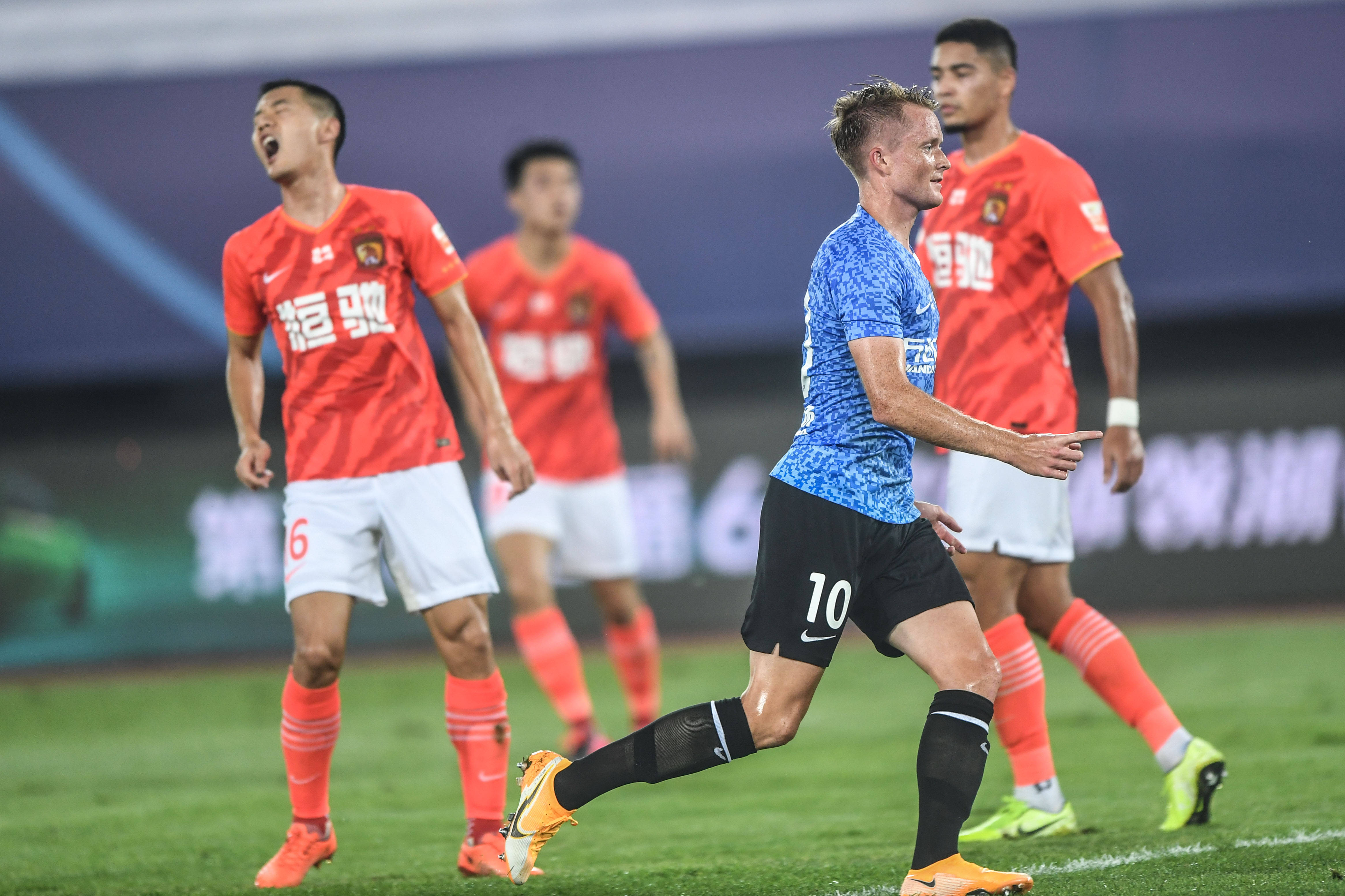 世俱杯-大连人队对阵青岛黄海,力争保持不败纪录的简单介绍