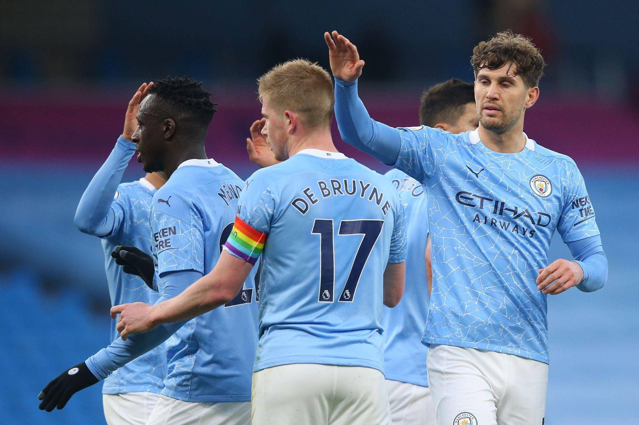 曼城主场大胜富勒姆,继续领跑 曼城主场大胜富勒姆,继续领跑