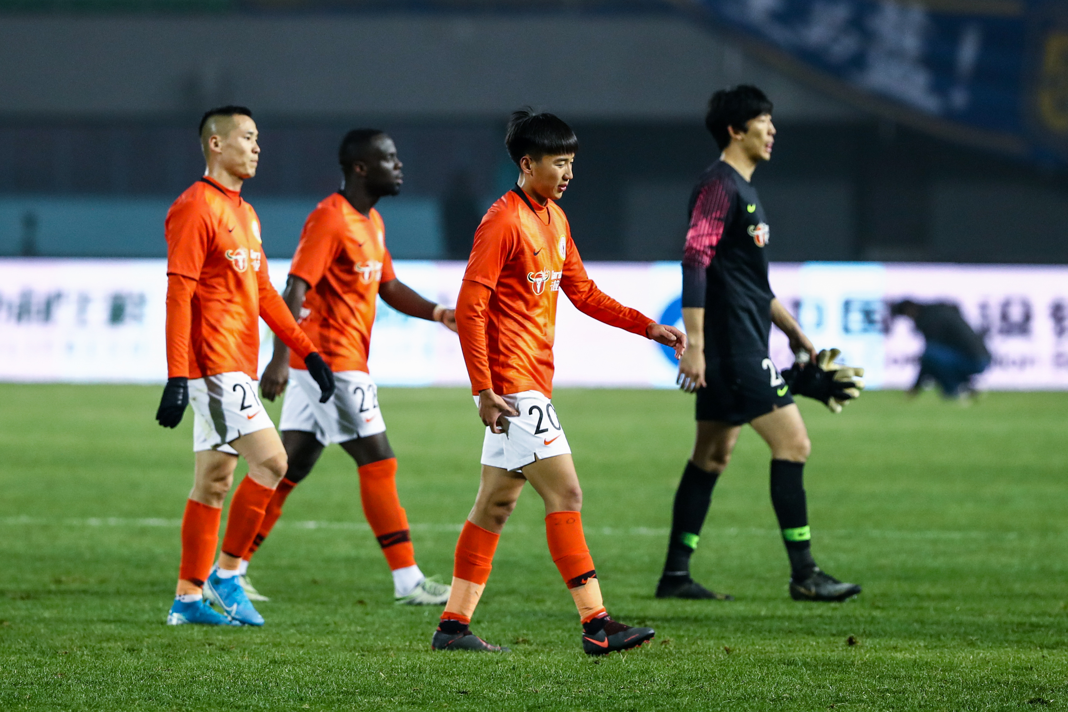 华夏幸福主场不敌苏宁，遭遇五连败