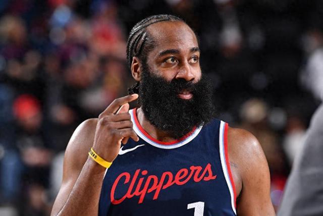 火箭主场战胜开拓者,哈登表现抢眼 火箭主场战胜开拓者,哈登表现抢眼