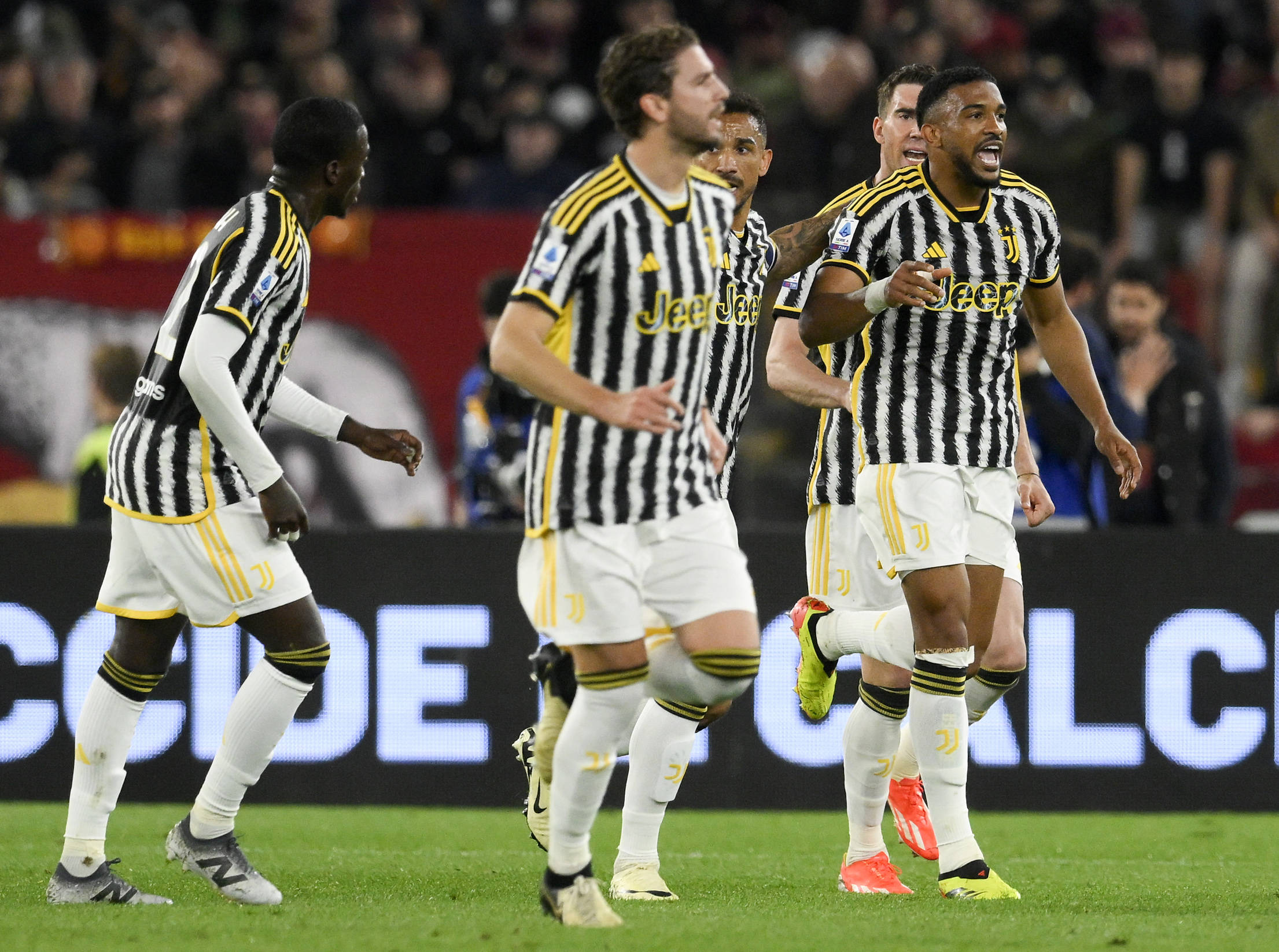 关于罗马城市德比艰难踢平热那亚的信息 关于罗马城市德比艰难踢平热那亚的信息