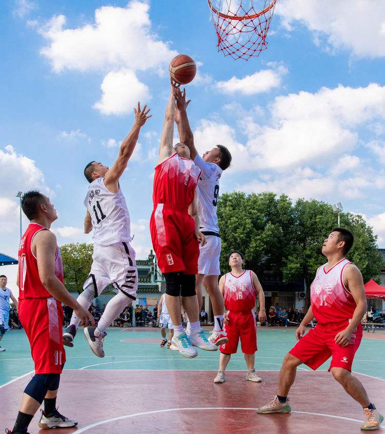 世俱杯官网-亚洲篮球锦标赛席卷全球,东京勇士队入围四强