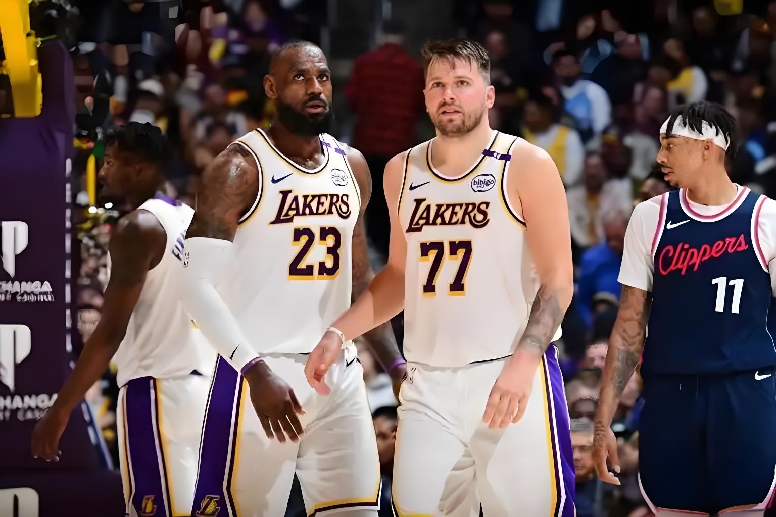 关于湖人队球员私下交流频繁，团队合作紧密的信息