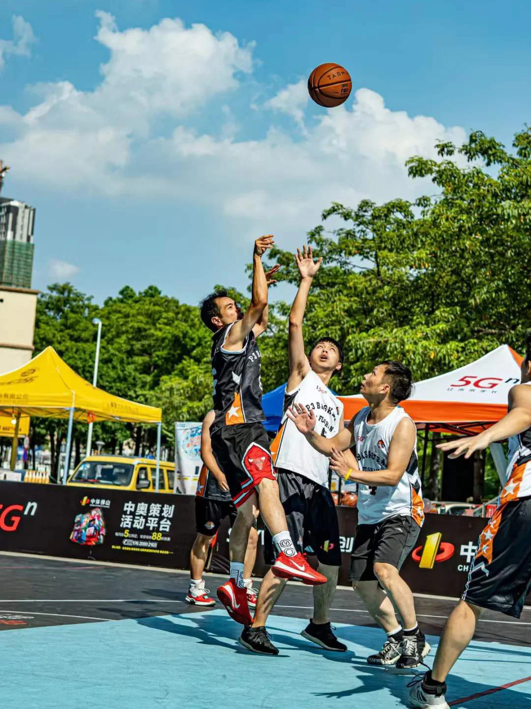 世俱杯决赛-赛季首轮巴拉圭甲级联赛开幕，球迷热情高涨