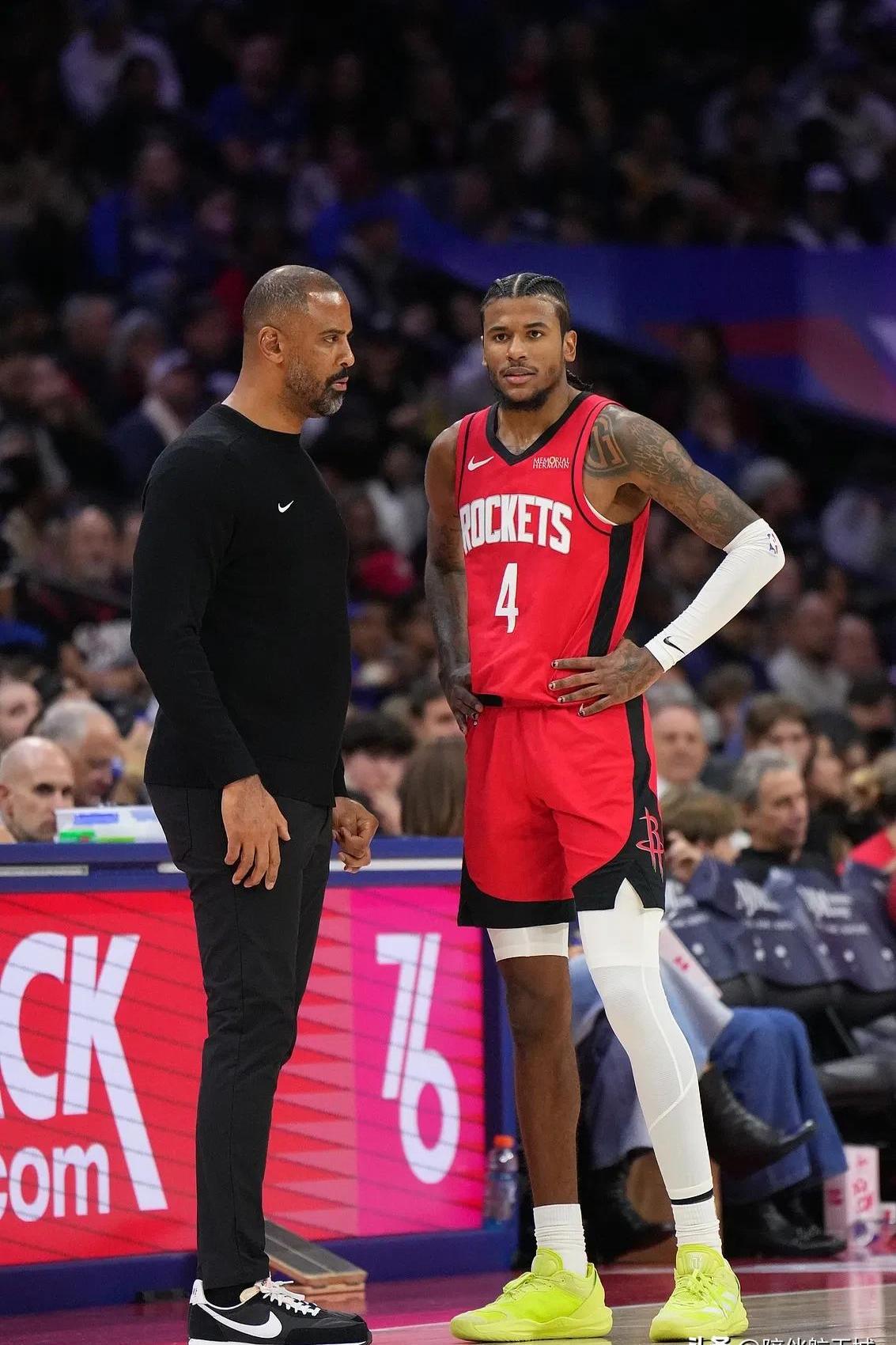 世俱杯直播-猛龙连胜结束，不敌火箭实力