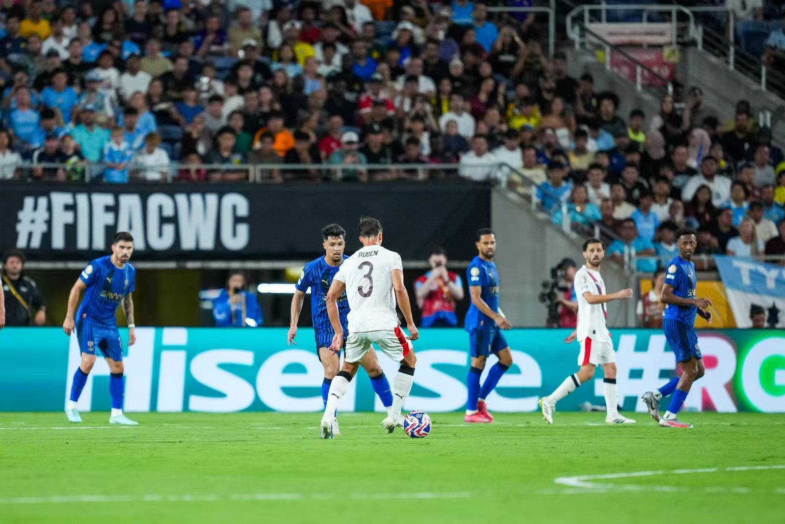 曼联意外进球,创造反客为主壮举 曼联意外进球,创造反客为主壮举