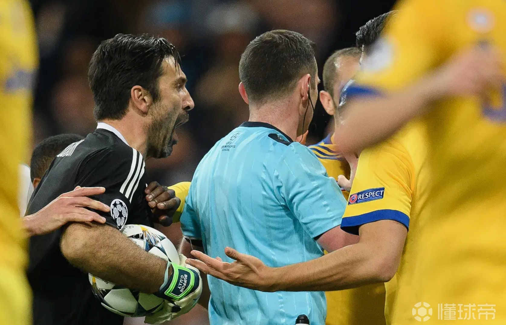 世俱杯直播-皇马巴黎争议裁判,遭遇欧冠惊吓