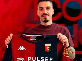 热那亚赛后庆祝派对，球员展现团结力量