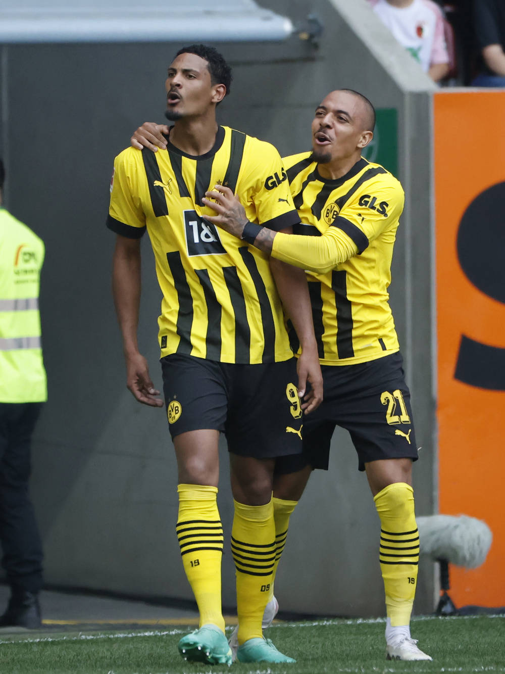 世俱杯冠军-奥格斯堡队球员博特尼克产生抵触