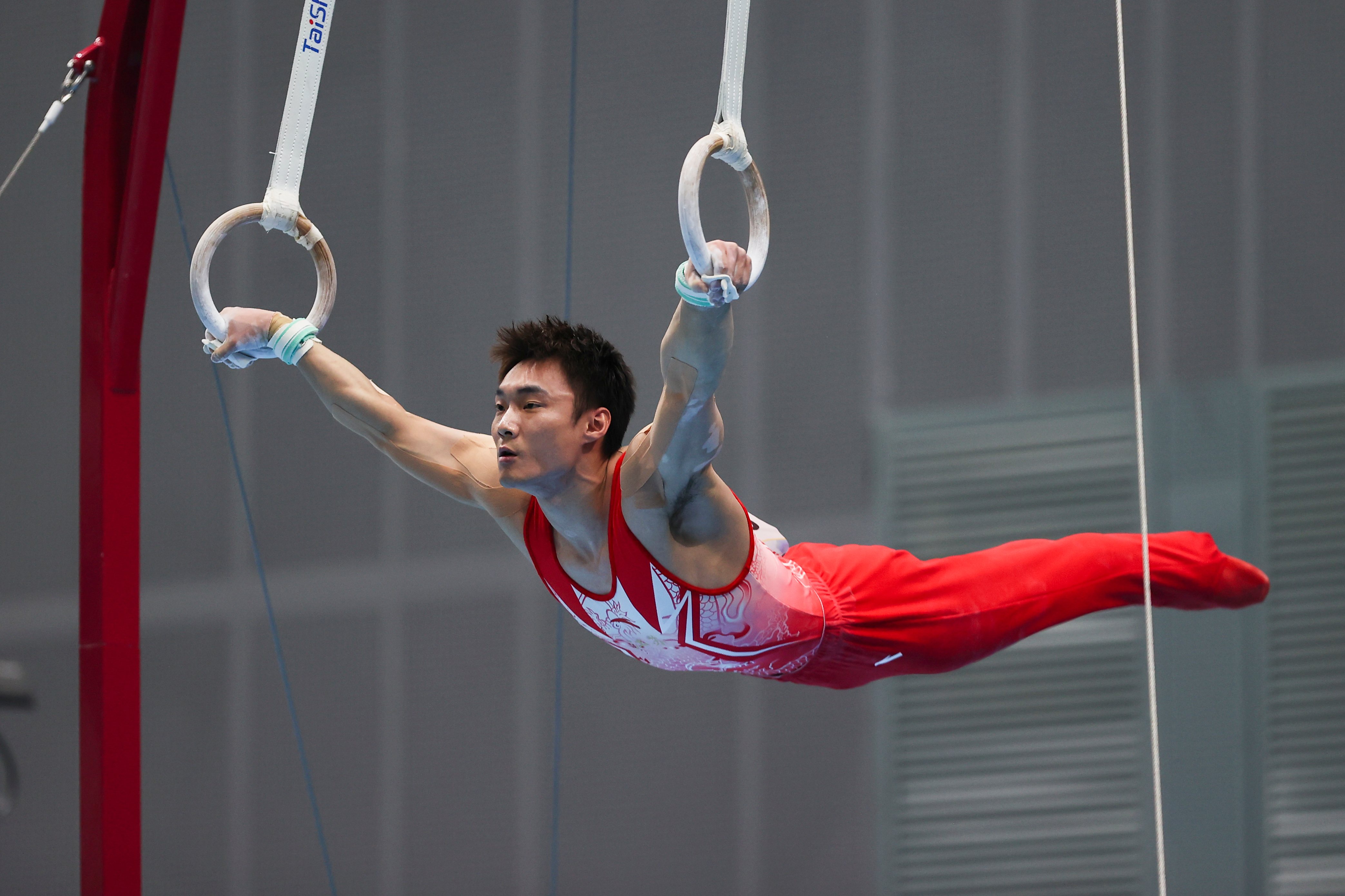 体操冠军绝佳表现，一路夺冠笑傲赛场