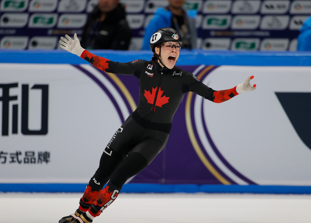 美国队以微弱优势获得短道速滑接力冠军 美国队以微弱优势获得短道速滑接力冠军