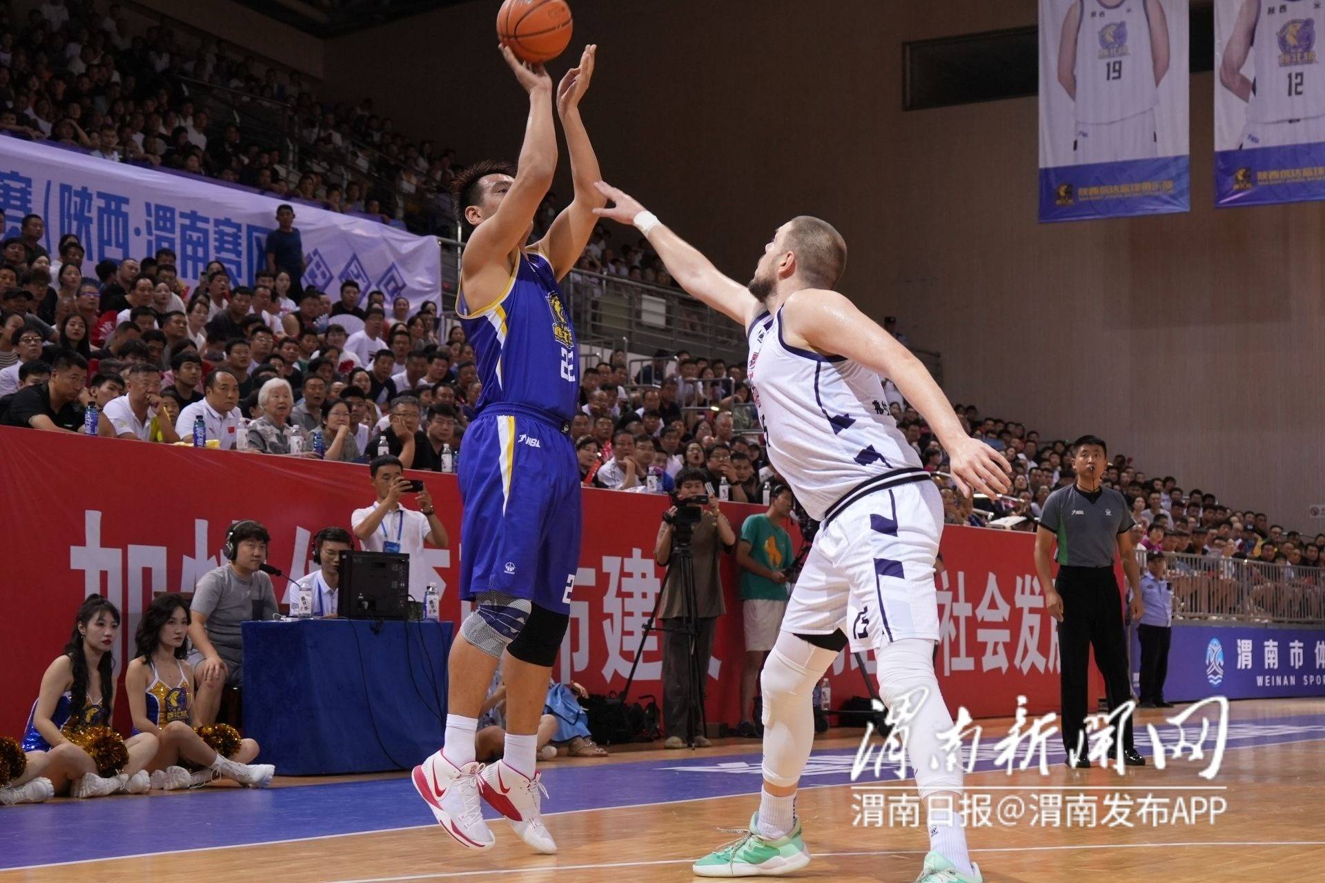 安徽队内线强劲,扩大领先优势 安徽队内线强劲,扩大领先优势