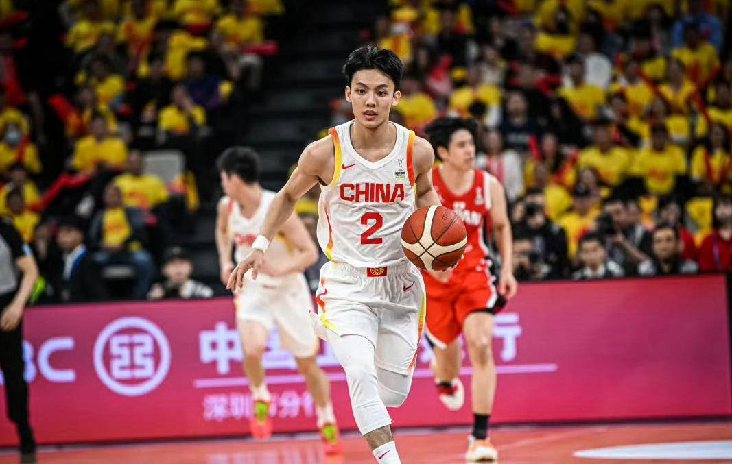 球员发挥出众,实力碾压对手 球员发挥出众,实力碾压对手