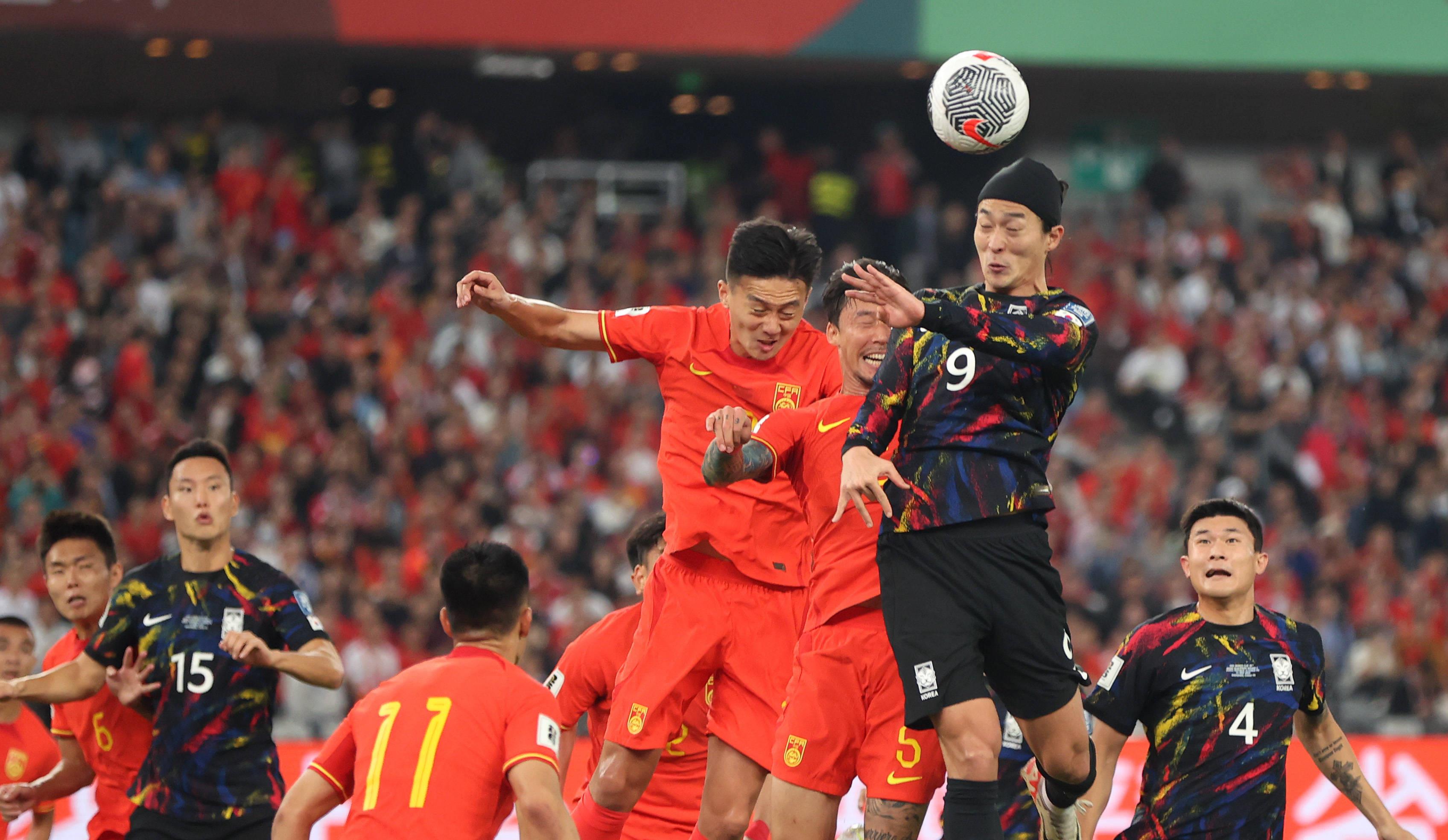 包含足球比赛中中国队员的精彩表现获得好评的词条