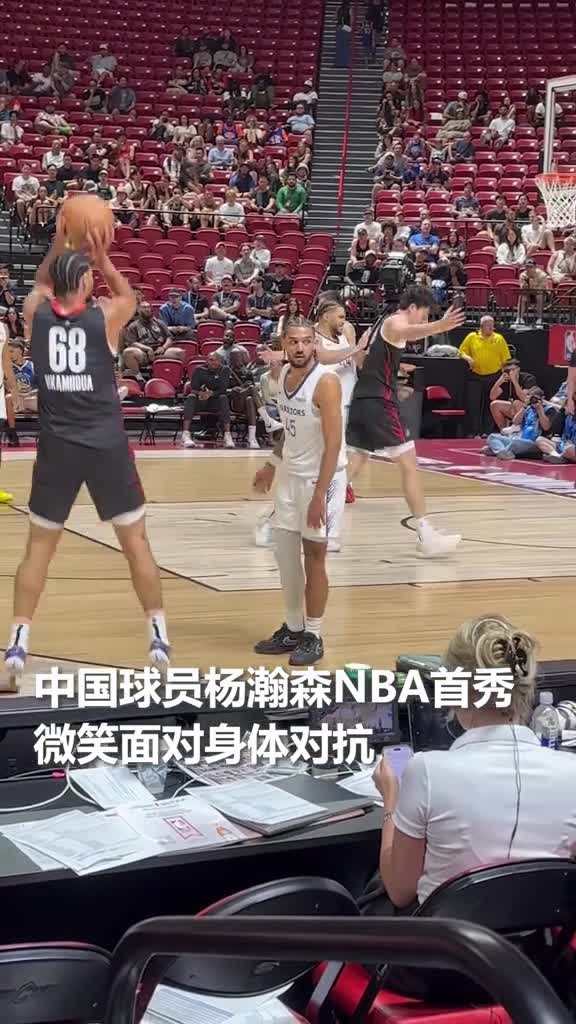 比赛中球员身体对抗的激烈程度令人震撼 比赛中球员身体对抗的激烈程度令人震撼