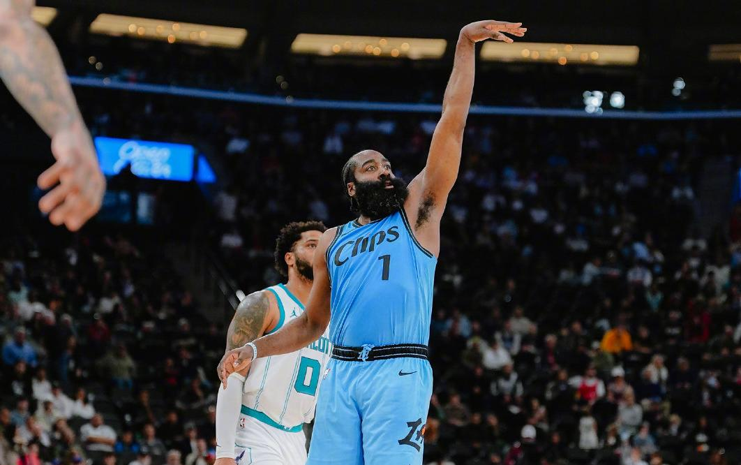 快船战绩稳定,球队让人眼前一亮 快船战绩稳定,球队让人眼前一亮