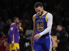 湖人队员队齐心协力，轻取对手的简单介绍