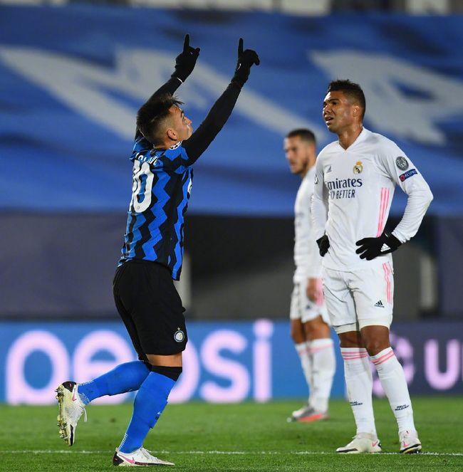 沃尔夫斯堡客场摆脱颓势,再度登顶积分榜 沃尔夫斯堡客场摆脱颓势,再度登顶积分榜