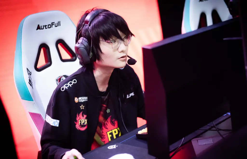 战术调整奏效，主场豪取三分