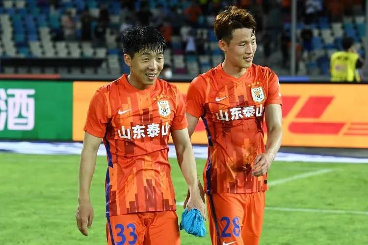 关于国际足坛掀起风暴，中国队横扫群雄的信息