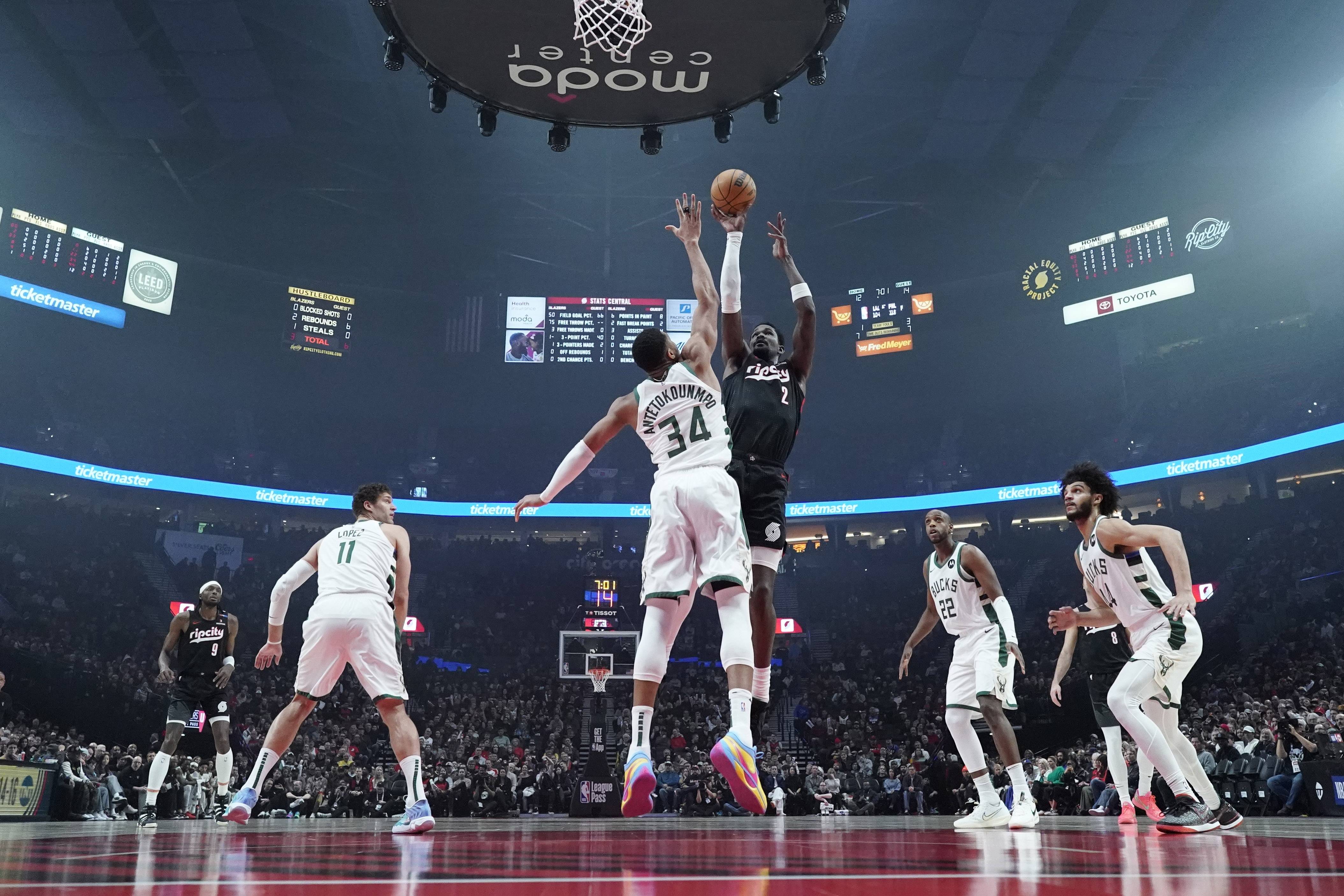 雄鹿大比分击败独行侠,字母哥表现抢眼 雄鹿大比分击败独行侠,字母哥表现抢眼