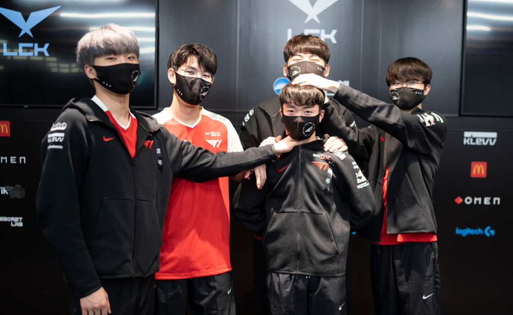 DRX轻取EDG,Faker关键团战开团秒人鏖战多局八强赛,点燃全场激情 DRX轻取EDG,Faker关键团战开团秒人鏖战多局八强赛,点燃全场激情