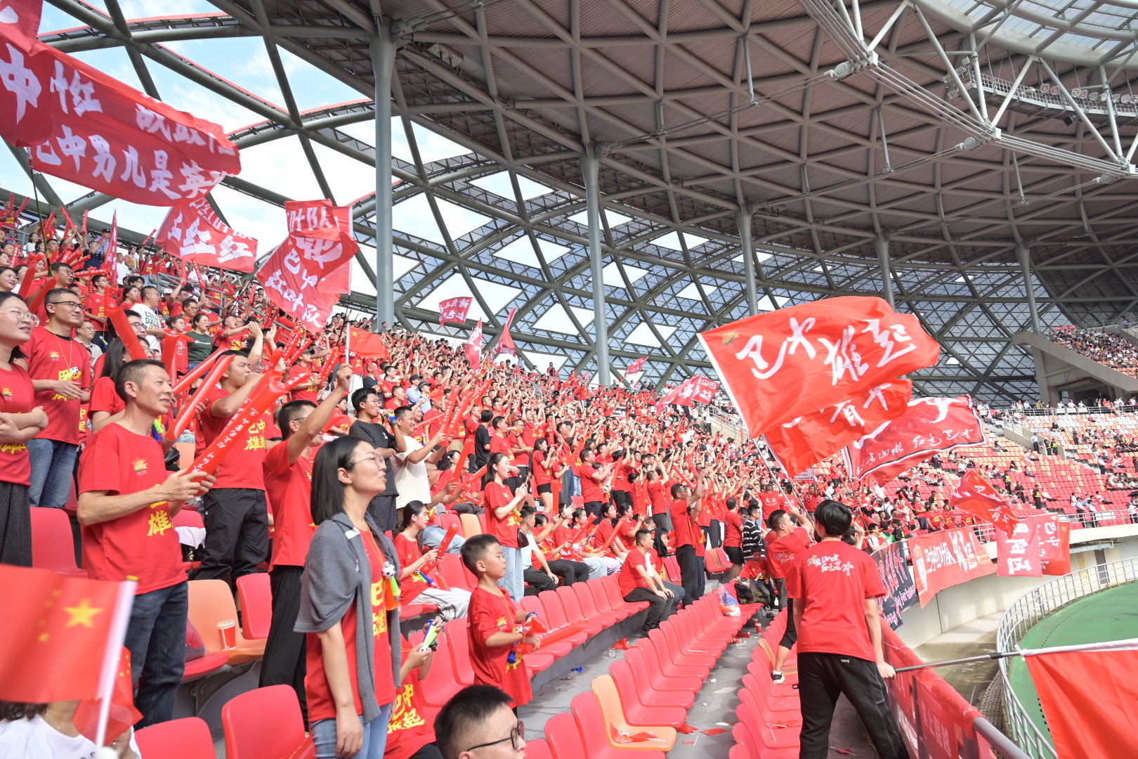 世俱杯奖金-球队之间的激烈角逐引发全场尖叫