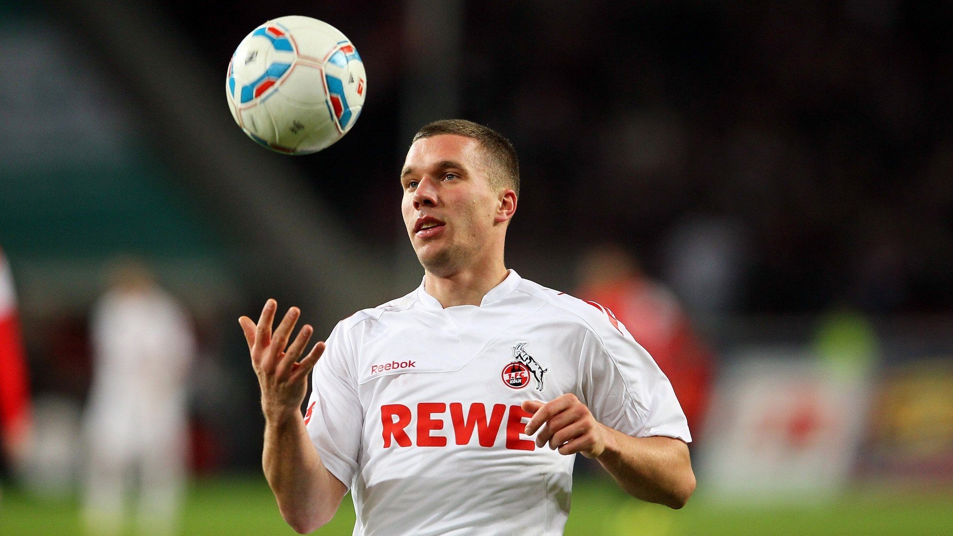 当两万人陷入绝对寂静，格纳布里的封神一夜