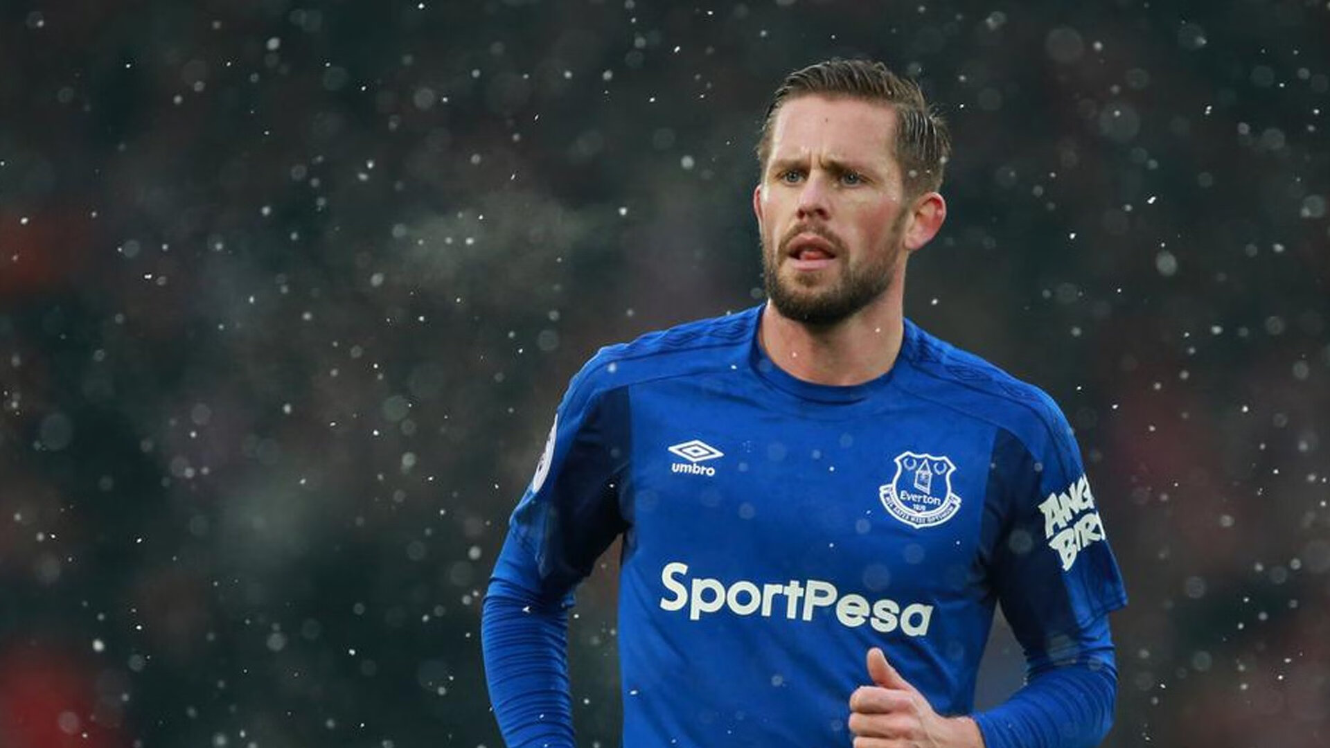 一场双重战争，球场内外，乌克兰与波兰的较量